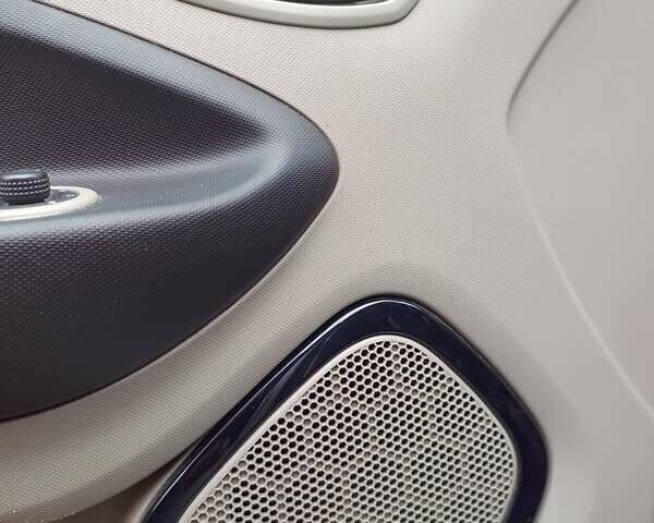 Белый Рено Зое, объемом двигателя 0 л и пробегом 231 тыс. км за 5900 $, фото 14 на Automoto.ua