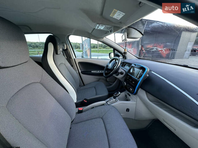 Белый Рено Зое, объемом двигателя 0 л и пробегом 128 тыс. км за 7500 $, фото 14 на Automoto.ua