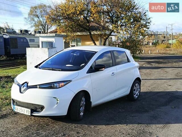 Белый Рено Зое, объемом двигателя 0 л и пробегом 150 тыс. км за 6400 $, фото 6 на Automoto.ua