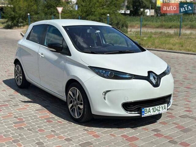 Белый Рено Зое, объемом двигателя 0 л и пробегом 70 тыс. км за 8600 $, фото 2 на Automoto.ua