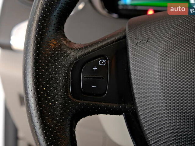 Белый Рено Зое, объемом двигателя 0 л и пробегом 109 тыс. км за 7500 $, фото 35 на Automoto.ua