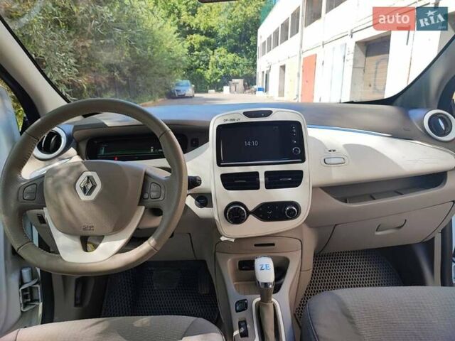 Білий Рено Зое, об'ємом двигуна 0 л та пробігом 70 тис. км за 7200 $, фото 9 на Automoto.ua