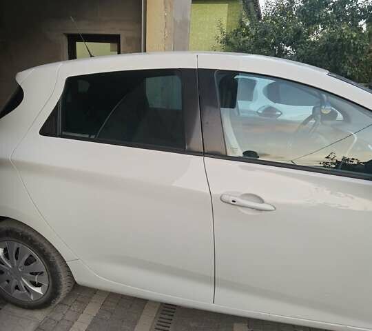 Білий Рено Зое, об'ємом двигуна 0 л та пробігом 131 тис. км за 6300 $, фото 4 на Automoto.ua