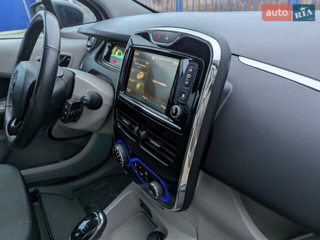 Білий Рено Зое, об'ємом двигуна 0 л та пробігом 85 тис. км за 6995 $, фото 25 на Automoto.ua