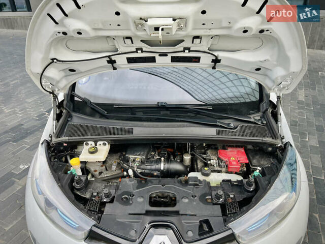 Білий Рено Зое, об'ємом двигуна 0 л та пробігом 160 тис. км за 7500 $, фото 45 на Automoto.ua