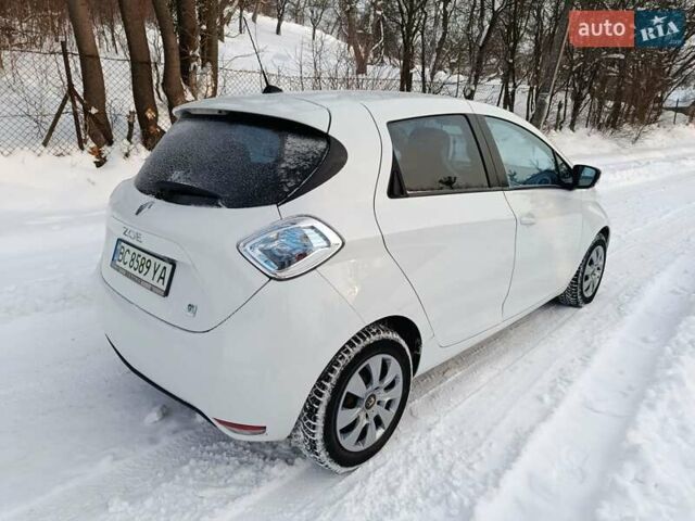 Белый Рено Зое, объемом двигателя 0 л и пробегом 96 тыс. км за 6150 $, фото 8 на Automoto.ua