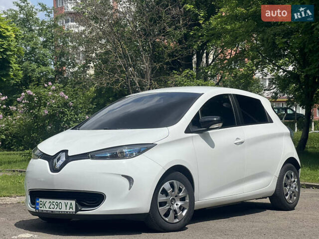Белый Рено Зое, объемом двигателя 0 л и пробегом 82 тыс. км за 7650 $, фото 1 на Automoto.ua