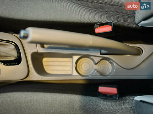 Белый Рено Зое, объемом двигателя 0 л и пробегом 127 тыс. км за 7150 $, фото 41 на Automoto.ua