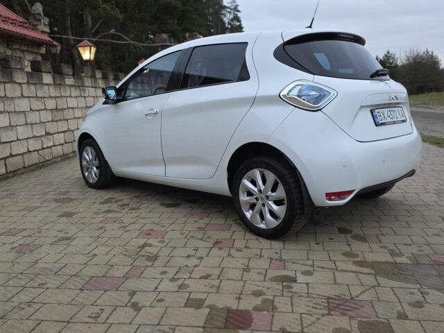 Белый Рено Зое, объемом двигателя 0 л и пробегом 107 тыс. км за 6400 $, фото 3 на Automoto.ua