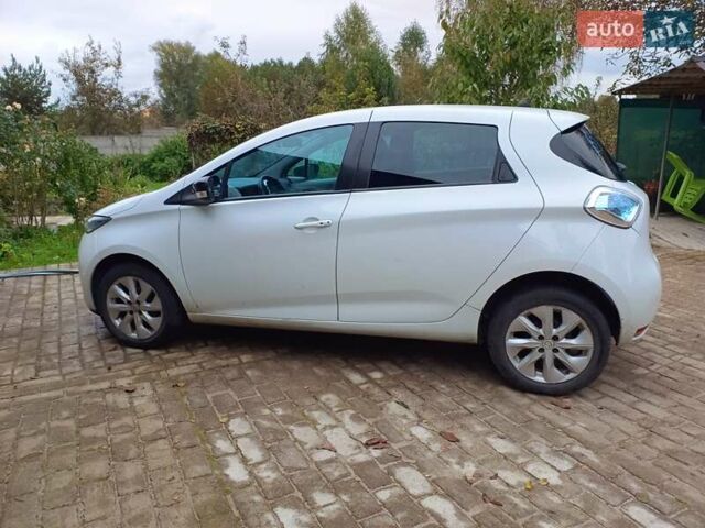 Белый Рено Зое, объемом двигателя 0 л и пробегом 231 тыс. км за 5900 $, фото 9 на Automoto.ua