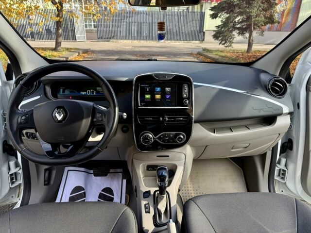 Білий Рено Зое, об'ємом двигуна 0 л та пробігом 68 тис. км за 6965 $, фото 19 на Automoto.ua