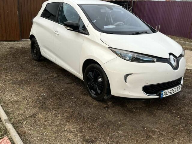 Белый Рено Зое, объемом двигателя 0 л и пробегом 300 тыс. км за 5000 $, фото 1 на Automoto.ua