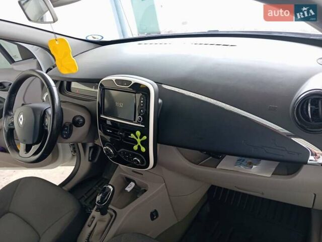 Белый Рено Зое, объемом двигателя 0 л и пробегом 143 тыс. км за 7000 $, фото 13 на Automoto.ua