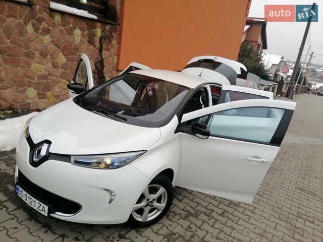 Белый Рено Зое, объемом двигателя 0 л и пробегом 145 тыс. км за 8200 $, фото 8 на Automoto.ua