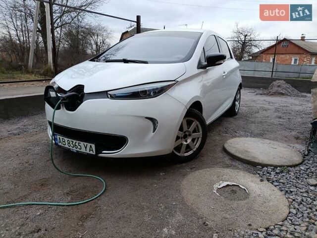 Белый Рено Зое, объемом двигателя 0 л и пробегом 240 тыс. км за 5999 $, фото 19 на Automoto.ua