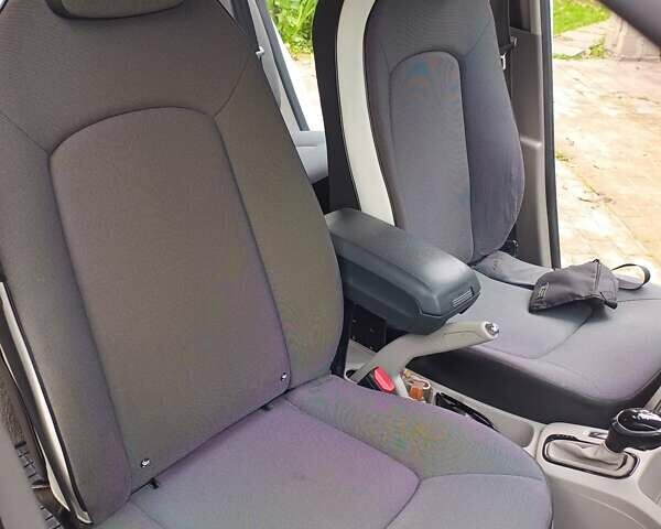 Белый Рено Зое, объемом двигателя 0 л и пробегом 231 тыс. км за 5900 $, фото 27 на Automoto.ua