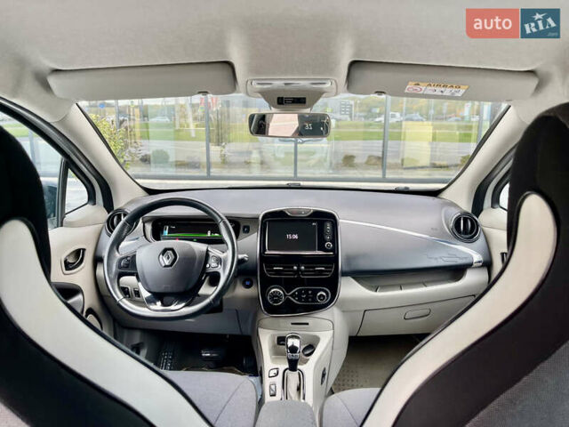 Белый Рено Зое, объемом двигателя 0 л и пробегом 124 тыс. км за 7000 $, фото 20 на Automoto.ua
