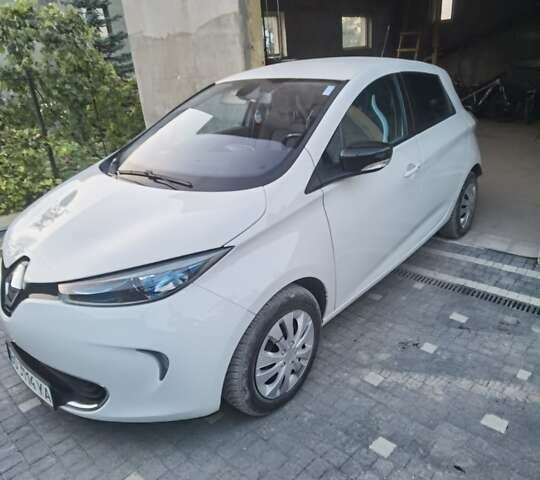 Білий Рено Зое, об'ємом двигуна 0 л та пробігом 131 тис. км за 6300 $, фото 11 на Automoto.ua