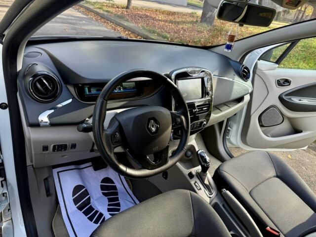 Білий Рено Зое, об'ємом двигуна 0 л та пробігом 68 тис. км за 6965 $, фото 14 на Automoto.ua
