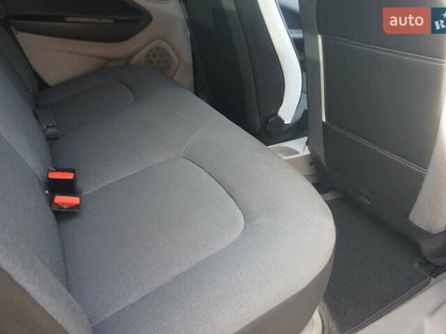 Белый Рено Зое, объемом двигателя 0 л и пробегом 86 тыс. км за 7200 $, фото 43 на Automoto.ua