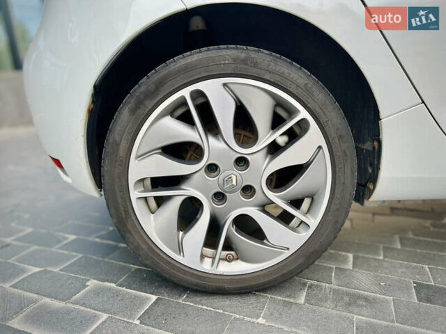 Білий Рено Зое, об'ємом двигуна 0 л та пробігом 160 тис. км за 7500 $, фото 15 на Automoto.ua