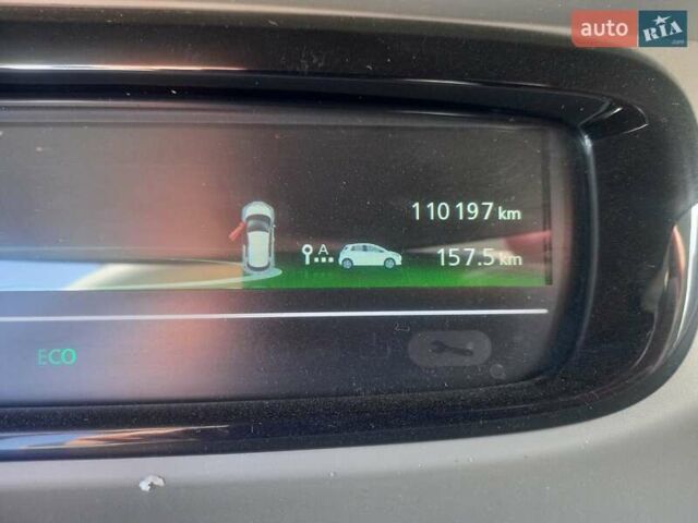 Белый Рено Зое, объемом двигателя 0 л и пробегом 110 тыс. км за 6100 $, фото 6 на Automoto.ua