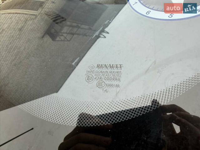 Білий Рено Зое, об'ємом двигуна 0 л та пробігом 154 тис. км за 6350 $, фото 13 на Automoto.ua