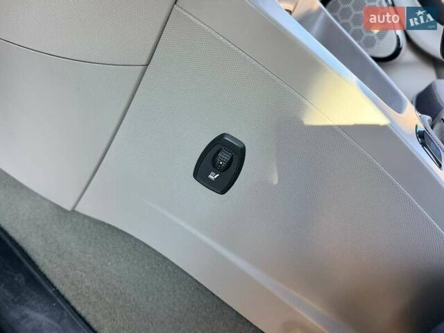 Белый Рено Зое, объемом двигателя 0 л и пробегом 106 тыс. км за 6250 $, фото 18 на Automoto.ua