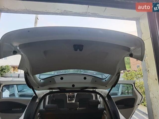 Білий Рено Зое, об'ємом двигуна 0 л та пробігом 131 тис. км за 6300 $, фото 32 на Automoto.ua