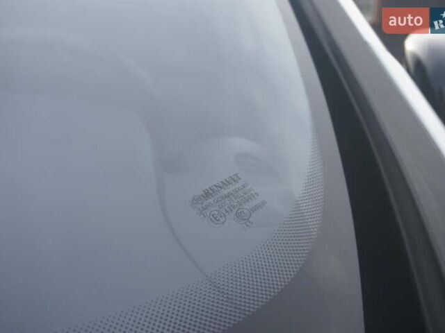 Белый Рено Зое, объемом двигателя 0 л и пробегом 86 тыс. км за 7200 $, фото 62 на Automoto.ua