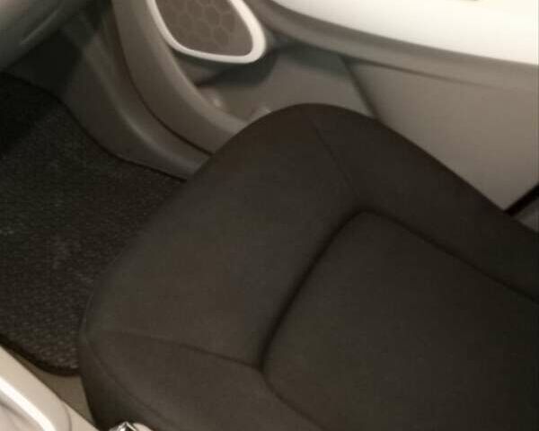 Белый Рено Зое, объемом двигателя 0 л и пробегом 115 тыс. км за 6950 $, фото 8 на Automoto.ua