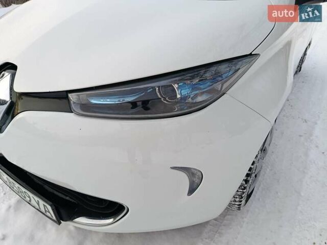 Білий Рено Зое, об'ємом двигуна 0 л та пробігом 96 тис. км за 5850 $, фото 1 на Automoto.ua