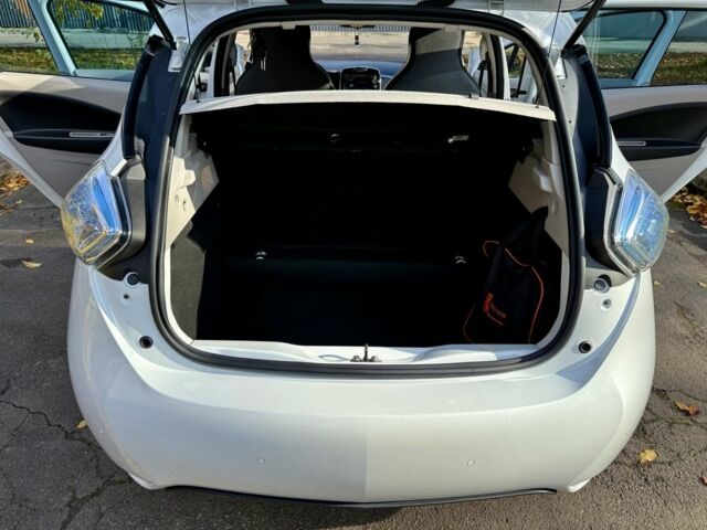 Білий Рено Зое, об'ємом двигуна 0 л та пробігом 68 тис. км за 6965 $, фото 18 на Automoto.ua