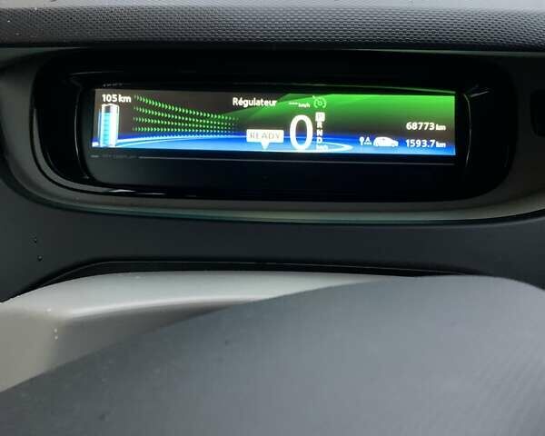 Білий Рено Зое, об'ємом двигуна 0 л та пробігом 68 тис. км за 5800 $, фото 24 на Automoto.ua