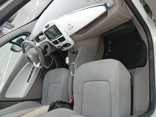 Білий Рено Зое, об'ємом двигуна 0 л та пробігом 170 тис. км за 5400 $, фото 6 на Automoto.ua