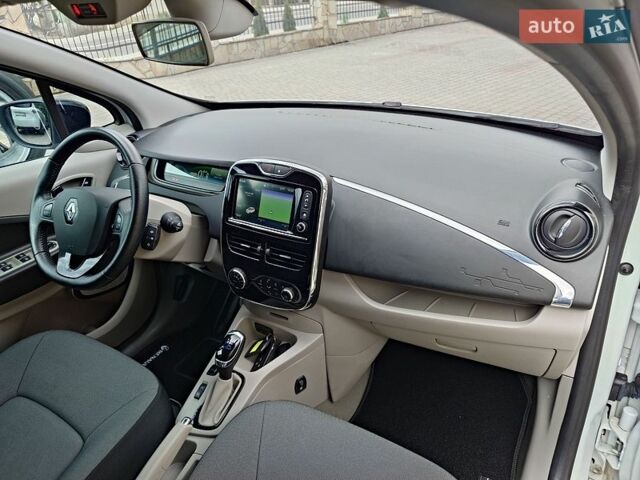 Белый Рено Зое, объемом двигателя 0 л и пробегом 60 тыс. км за 7555 $, фото 40 на Automoto.ua