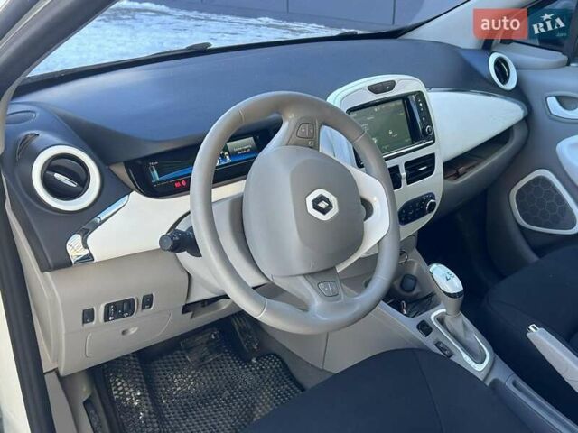 Белый Рено Зое, объемом двигателя 0 л и пробегом 102 тыс. км за 6200 $, фото 8 на Automoto.ua