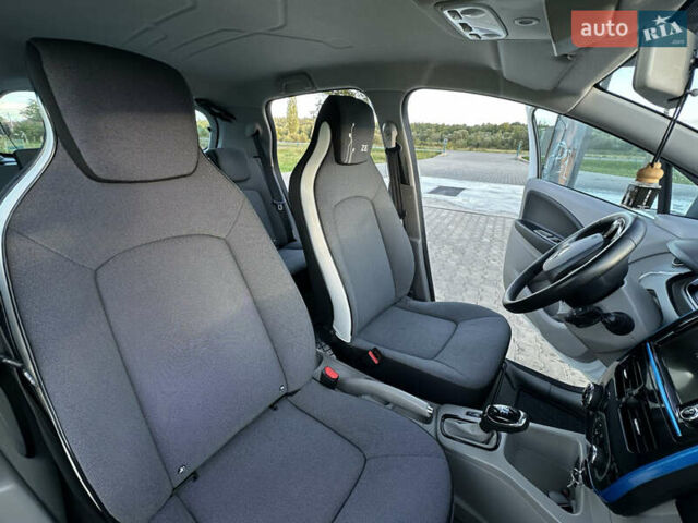 Белый Рено Зое, объемом двигателя 0 л и пробегом 128 тыс. км за 7500 $, фото 12 на Automoto.ua