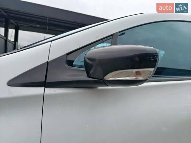 Білий Рено Зое, об'ємом двигуна 0 л та пробігом 163 тис. км за 5850 $, фото 6 на Automoto.ua