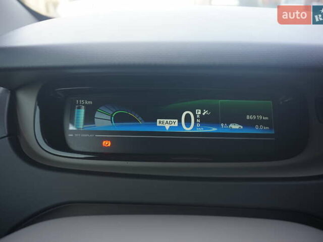 Белый Рено Зое, объемом двигателя 0 л и пробегом 86 тыс. км за 7200 $, фото 32 на Automoto.ua