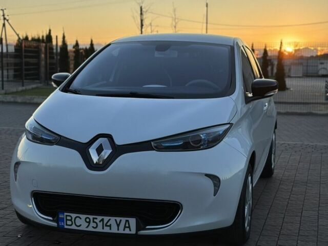 Белый Рено Зое, объемом двигателя 0 л и пробегом 99 тыс. км за 6700 $, фото 2 на Automoto.ua