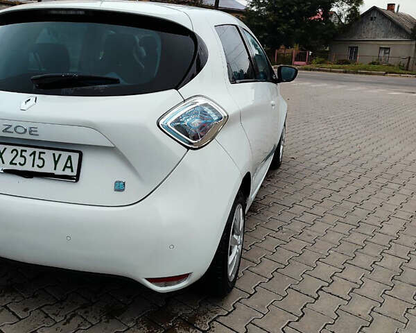 Белый Рено Зое, объемом двигателя 0 л и пробегом 98 тыс. км за 6200 $, фото 7 на Automoto.ua
