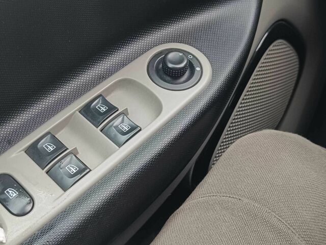 Білий Рено Зое, об'ємом двигуна 0 л та пробігом 270 тис. км за 6100 $, фото 10 на Automoto.ua