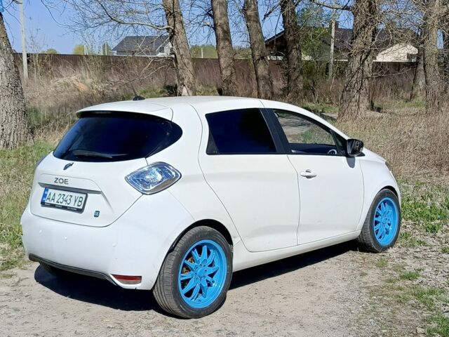 Белый Рено Зое, объемом двигателя 0 л и пробегом 145 тыс. км за 4999 $, фото 3 на Automoto.ua