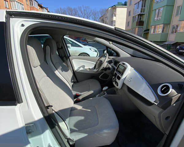 Рено Зое 2015 в Виннице на Automoto.ua Белый Рено Зое, объемом двигателя 0 л и пробегом 240 тыс. км за 4999 $, фото 8 на Automoto.ua