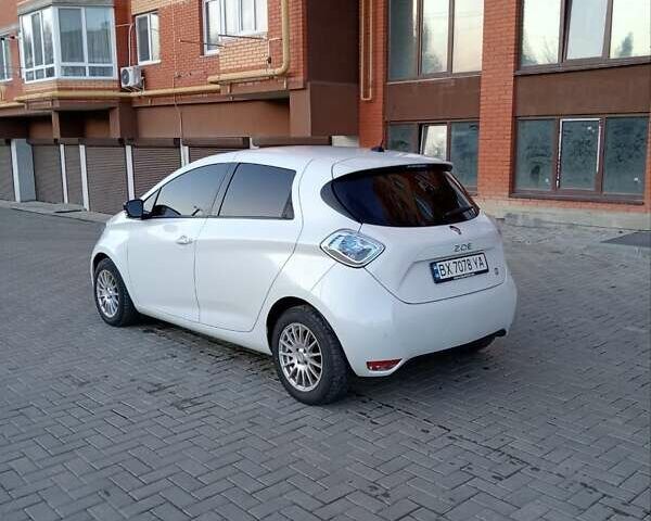 Білий Рено Зое, об'ємом двигуна 0 л та пробігом 125 тис. км за 7200 $, фото 4 на Automoto.ua