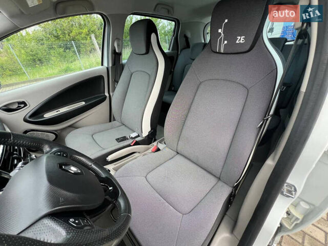 Білий Рено Зое, об'ємом двигуна 0 л та пробігом 103 тис. км за 6400 $, фото 13 на Automoto.ua