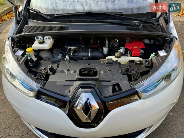 Білий Рено Зое, об'ємом двигуна 0 л та пробігом 68 тис. км за 6976 $, фото 30 на Automoto.ua