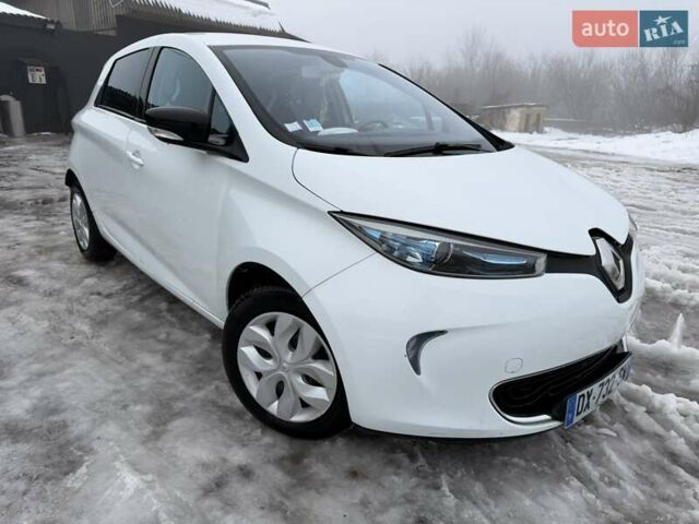 Белый Рено Зое, объемом двигателя 0 л и пробегом 105 тыс. км за 6500 $, фото 12 на Automoto.ua