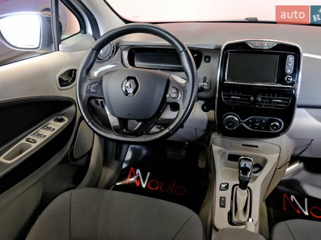 Белый Рено Зое, объемом двигателя 0 л и пробегом 109 тыс. км за 7500 $, фото 58 на Automoto.ua